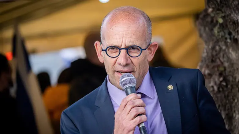 Профессор Офер Мерин