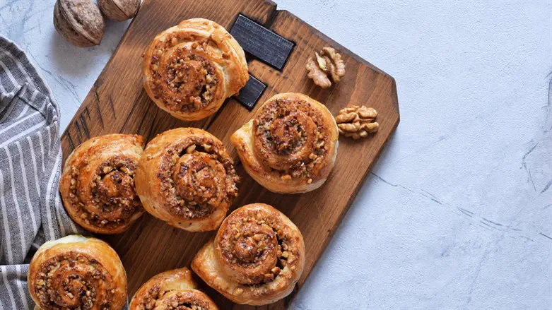 מאפה קינמון ואגוזים