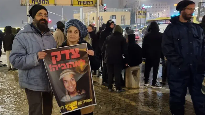 Родители Ахувии Сандака (ז"ל) на акции протеста в Иерусалиме