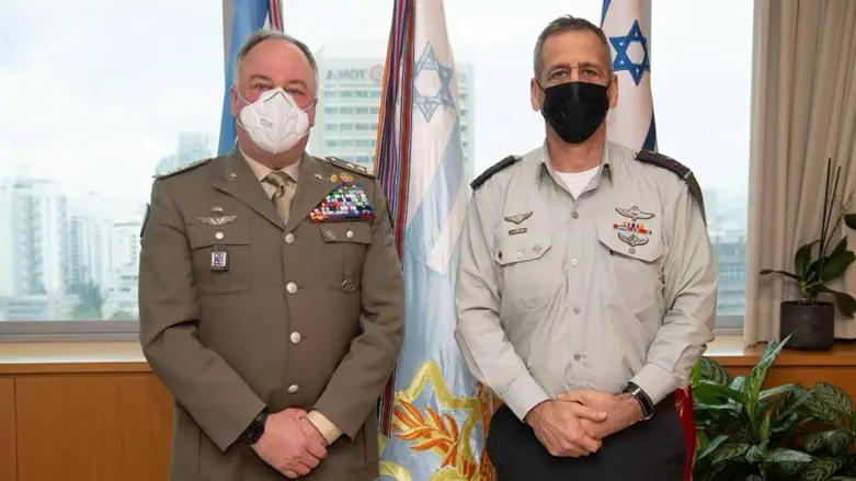 Major General Stefano Del Col. and Lieutenant General Aviv Kochavi