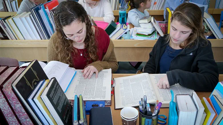 Women  learning Torah