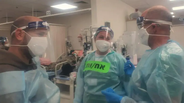 דאום (משמאל) ומנכ''ל שערי צדק פרופ' מרין (מימין)