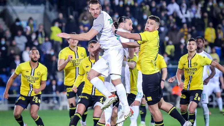 שחקני חיפה ונתניה הערב. תיקו שני ברציפות לאלופה