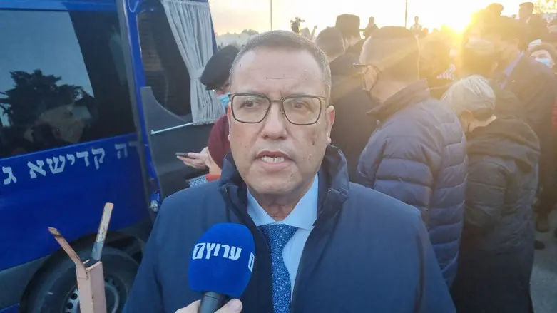 Jerusalem Mayor Moshe Leon at funeral of Esther Pollard