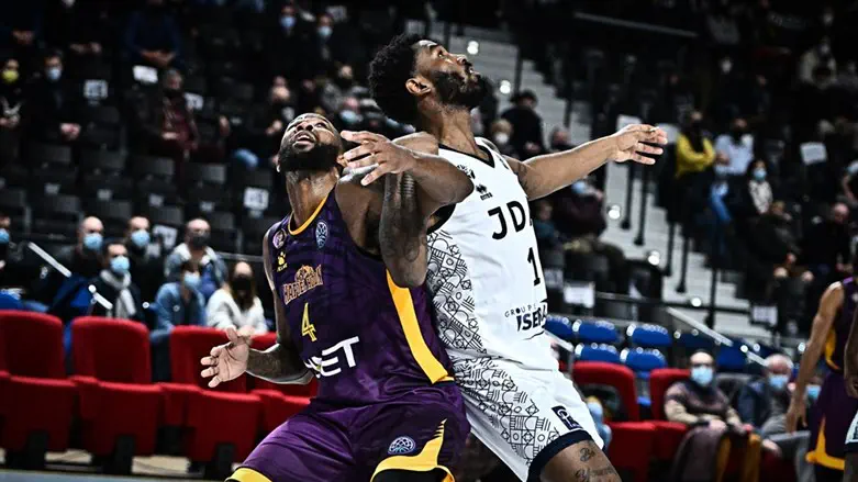 כריס ג'ונסון הערב מול הצרפתים