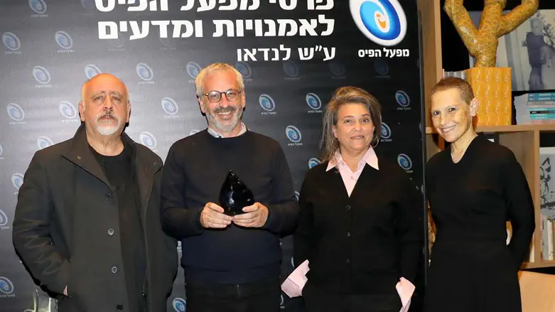 עדינה בר-און, דנה מודן, בני דרייפוס, מיכה שטרית.