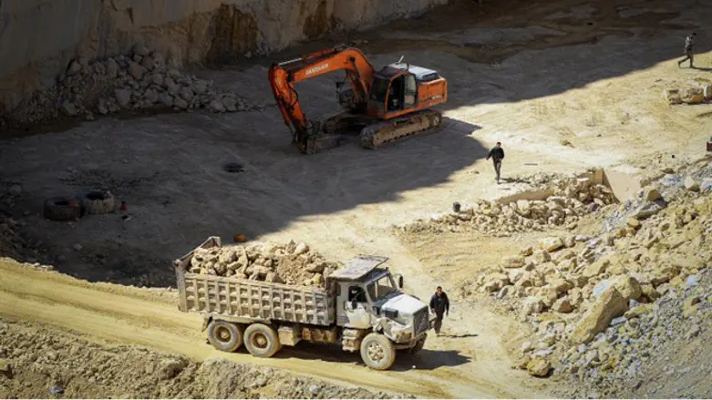 Незаконный арабский карьер в Иудее