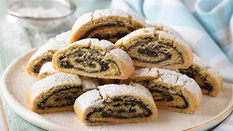 מגולגלות תמרים וטחינה