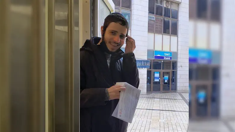 יאיר שרקי בתור לתרומת דם