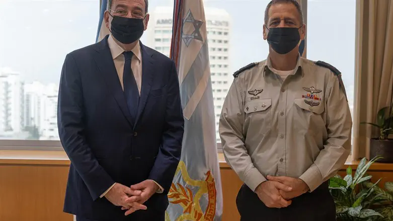 LTG Aviv Kohavi and US Ambassador Thomas Nides