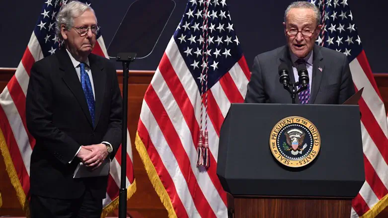 Sen. Chuck Schumer (R) and Sen. Mitch McConnell (L) at the 70th National Prayer Breakfast
