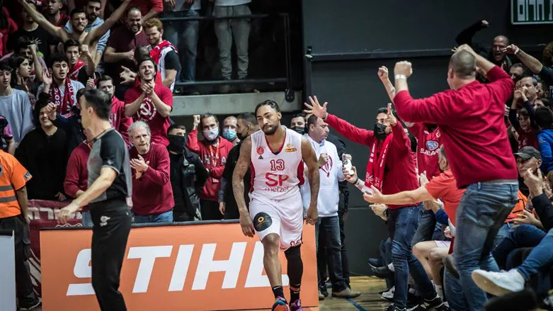 הפועל תל אביב חוגגת