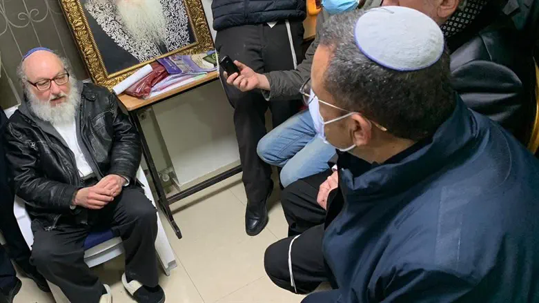 Moshe Lion pays condolence visit to Jonathan Pollard