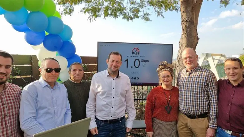 חיבור הסיבים למשפחת סופר ברבבה