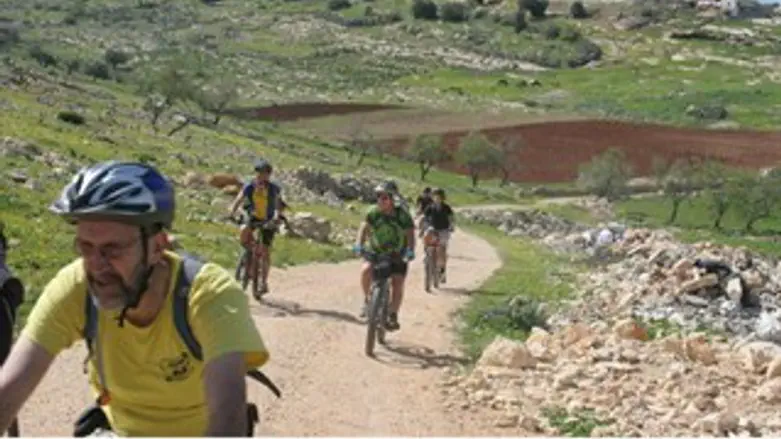 עם אופניים לריחו