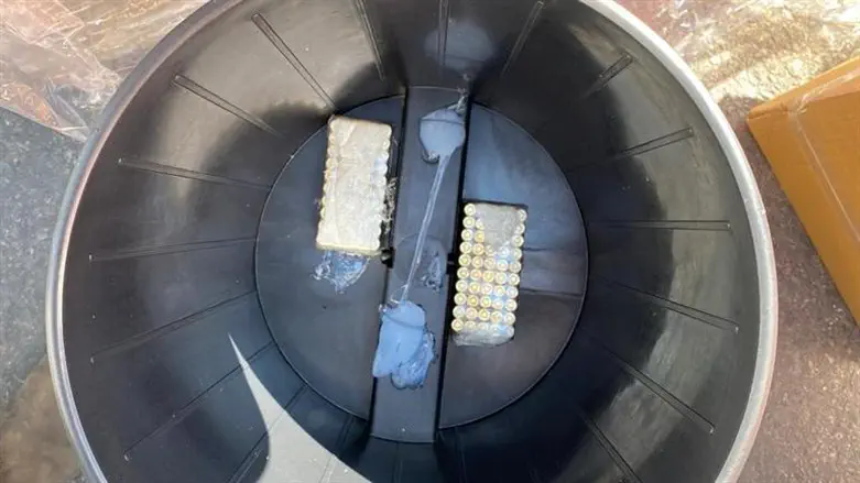 הוחבאו היטב בתוך כלי בית