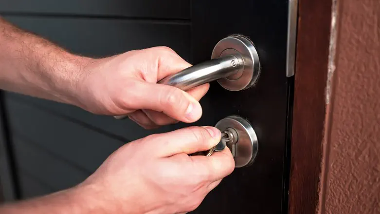 השוטרים פרצו לחדר שבו היו נעולים הילדים