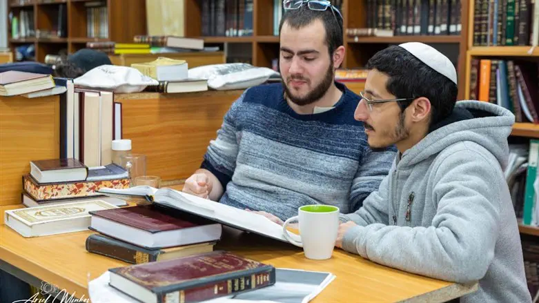חברותא בישיבת אור וישועה בחיפה