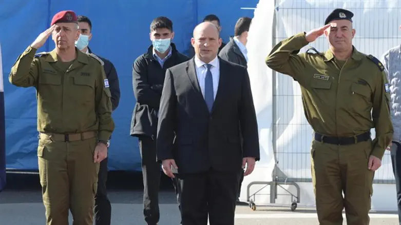 בנט בביקורו בחיל הים
