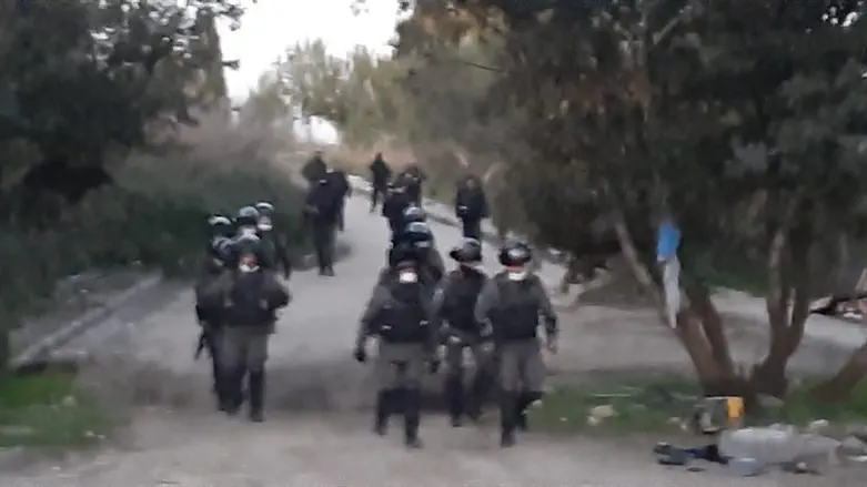 כוחות מגיעים לפינוי בשטח ישיבת חומש. ארכיון