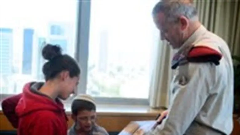 הרמטכ"ל וילדי פוגל