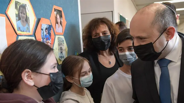 Нафтали Беннет в начальной школе в Кфар-Сабе