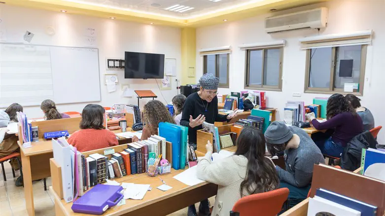 סדר בוקר במדרשה התיכונית אפיקים בגבעת וושינגטון