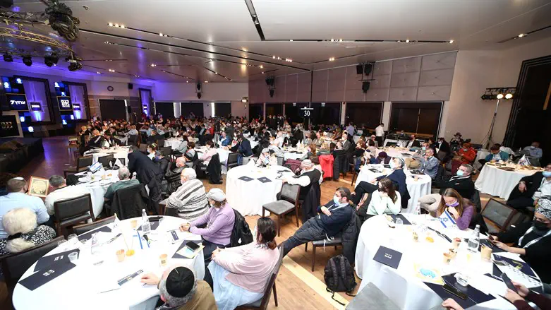 על הבמה ראה כהנא את תחילתו של מפץ פוליטי. הקהל בכנס ירושלים