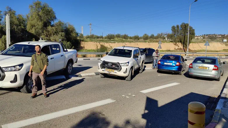 עוצרים פלסטינים לתשאול