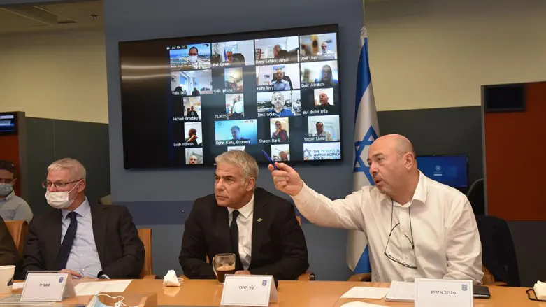 השר יאיר לפיד בהערכת המצב