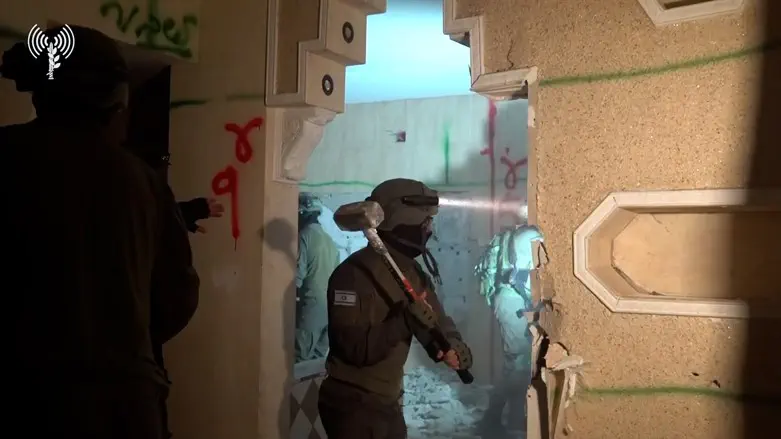 IDF demolishes home of terrorists (archive)