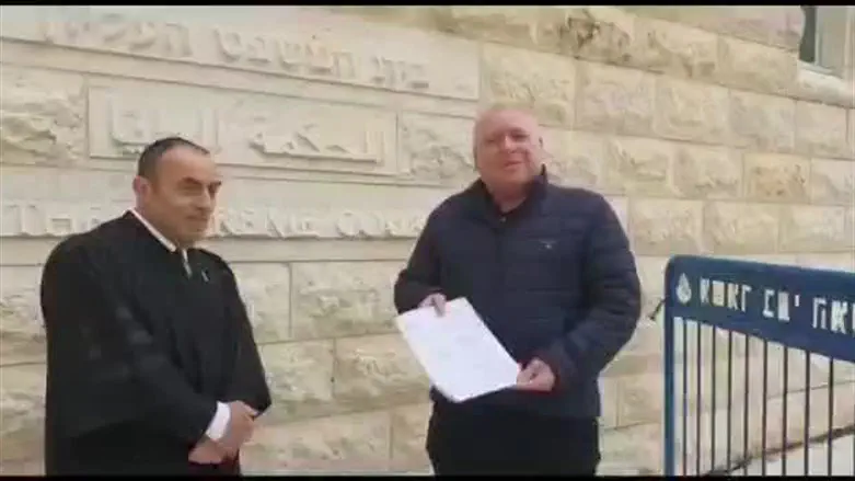 חה"כ אמסלם ועו"ד שמעון בהגשת העתירה