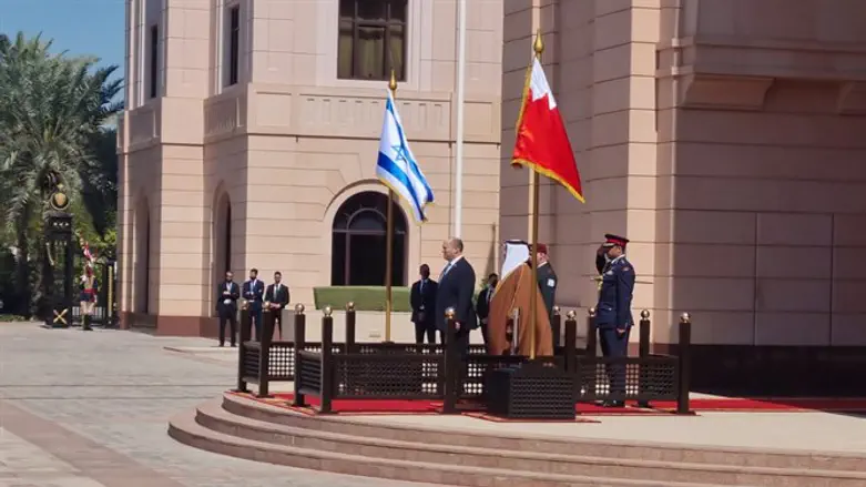 У королевского дворца в Манаме
