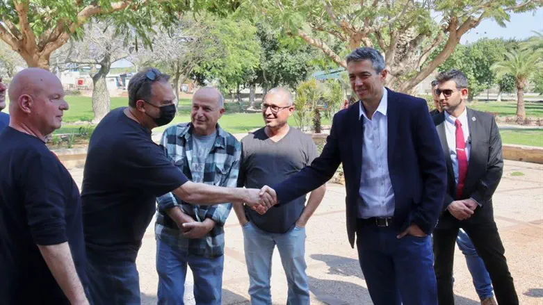 יועז הנדל בבקעת הירדן