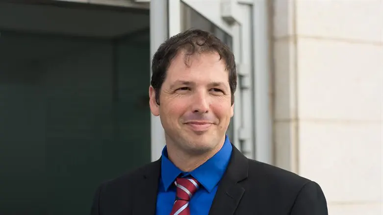 טויטו ישראל, מנכ"ל ומייסד ניוטון חיפוש פטנטים