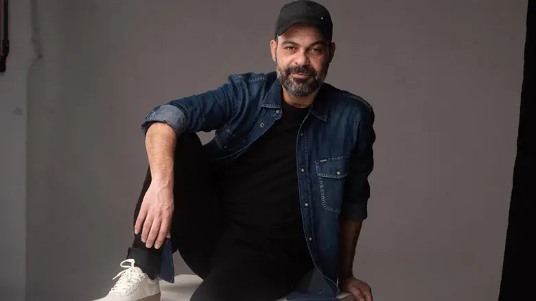 עמיר בניון. יופיע בפסטיבל