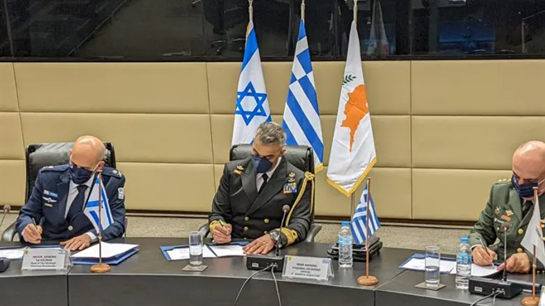 Трехстороняя встреча