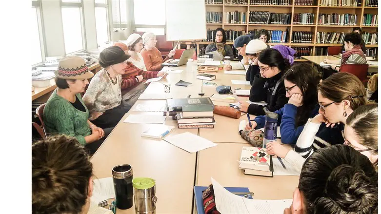 Women studying at Matan
