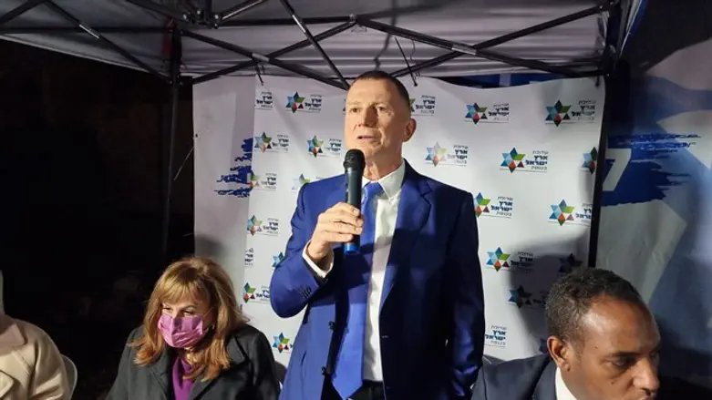 Юлий Эдельштейн в районе Шимон ха-Цадик