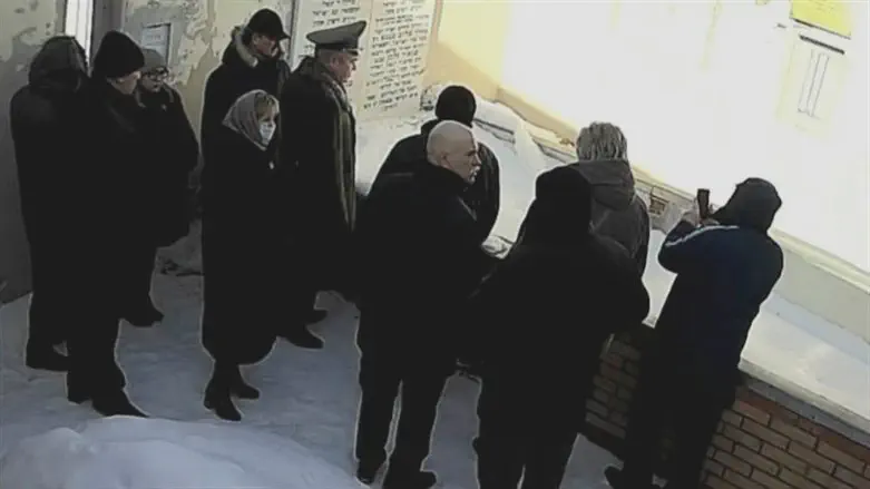 הקצינים במהלך התפילה