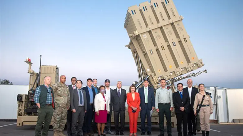 Нэнси Пелоси у "Железного купола"