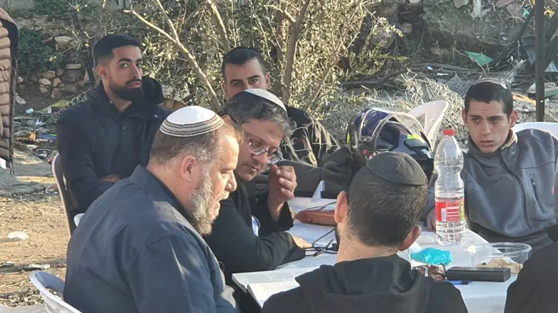 בנצי גופשטיין ואיתמר בן גביר לומדים דף יומי