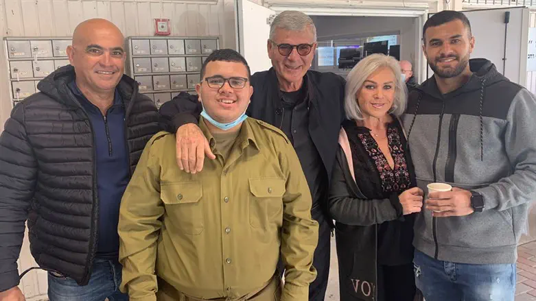 יובל מתגייס לצה"ל