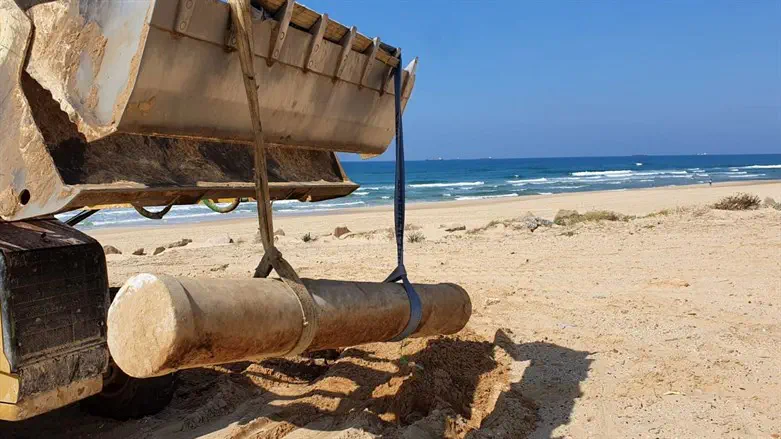 עמוד השיש שהתגלה בחוף הים