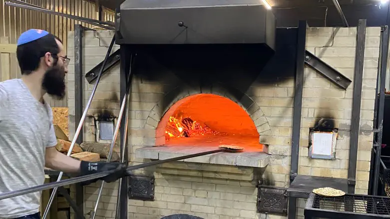 אפיית מצות באוקראינה