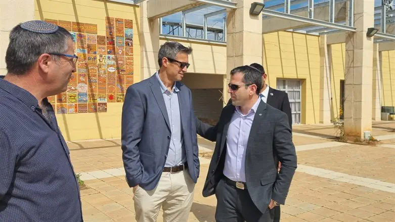 הנדל במהלך הביקור