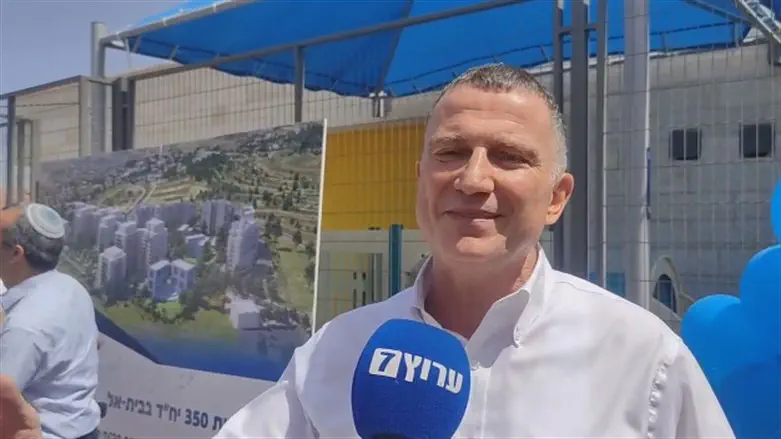 יולי אדלשטיין