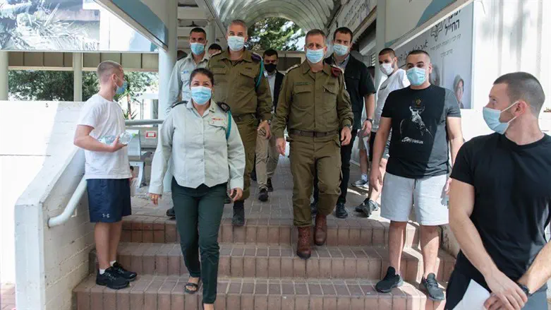 הרמטכ"ל כוכבי בלשכת הגיוס