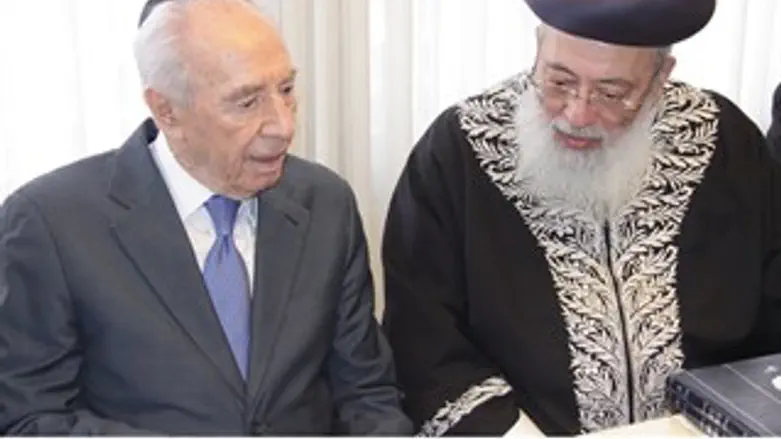 פרס מתארח בביתו של הרב עמאר