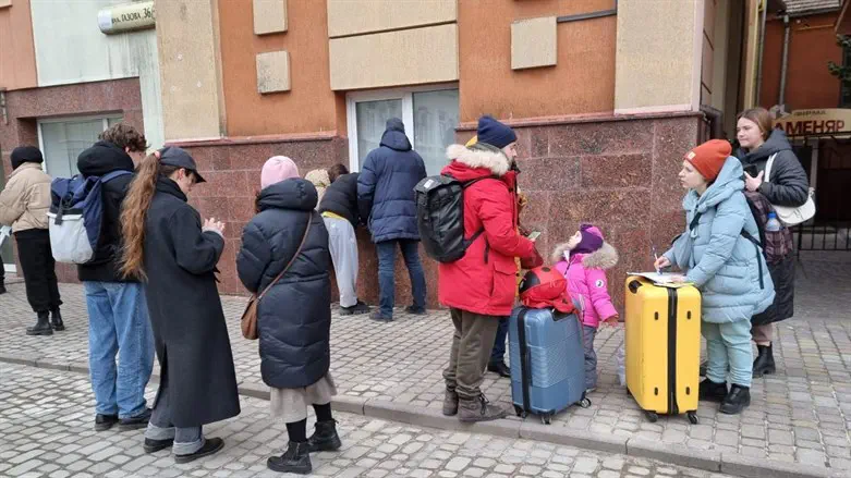 העולים יוצאים מלבוב למעבר הגבול עם פולין